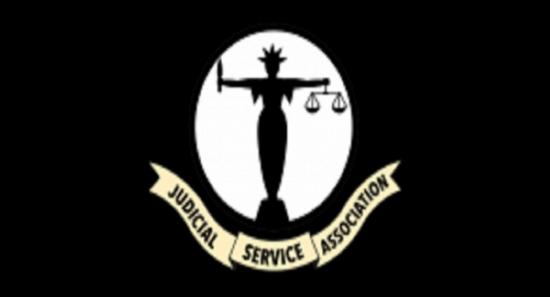 நீதிபதிகளினதும் நீதிமன்றத்தினதும் சுயாதீனத்தை பாதுகாக்குமாறு நீதிச் சேவைகள் சங்கம் நீதியரசரிடம் கோரிக்கை